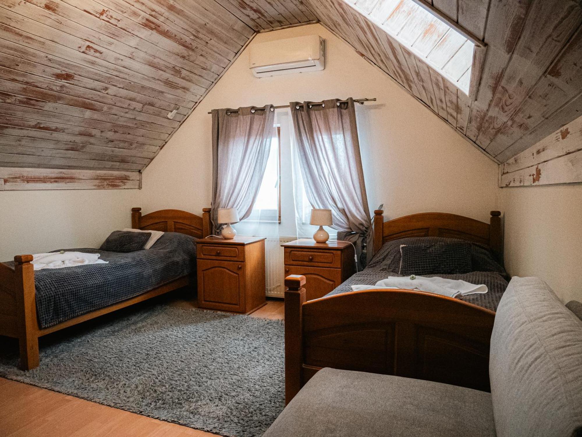 U Krba Hotel Нитра Екстериор снимка