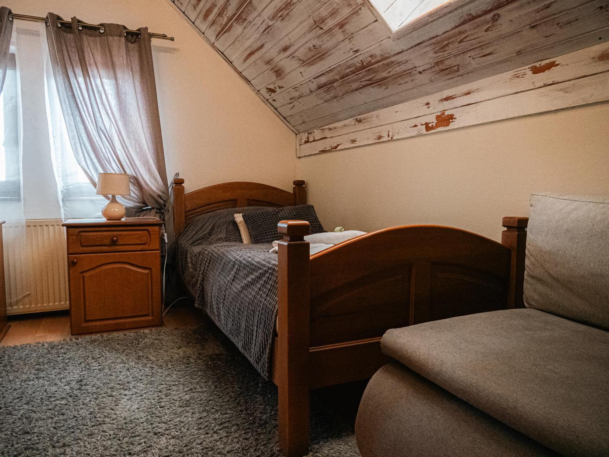 U Krba Hotel Нитра Екстериор снимка