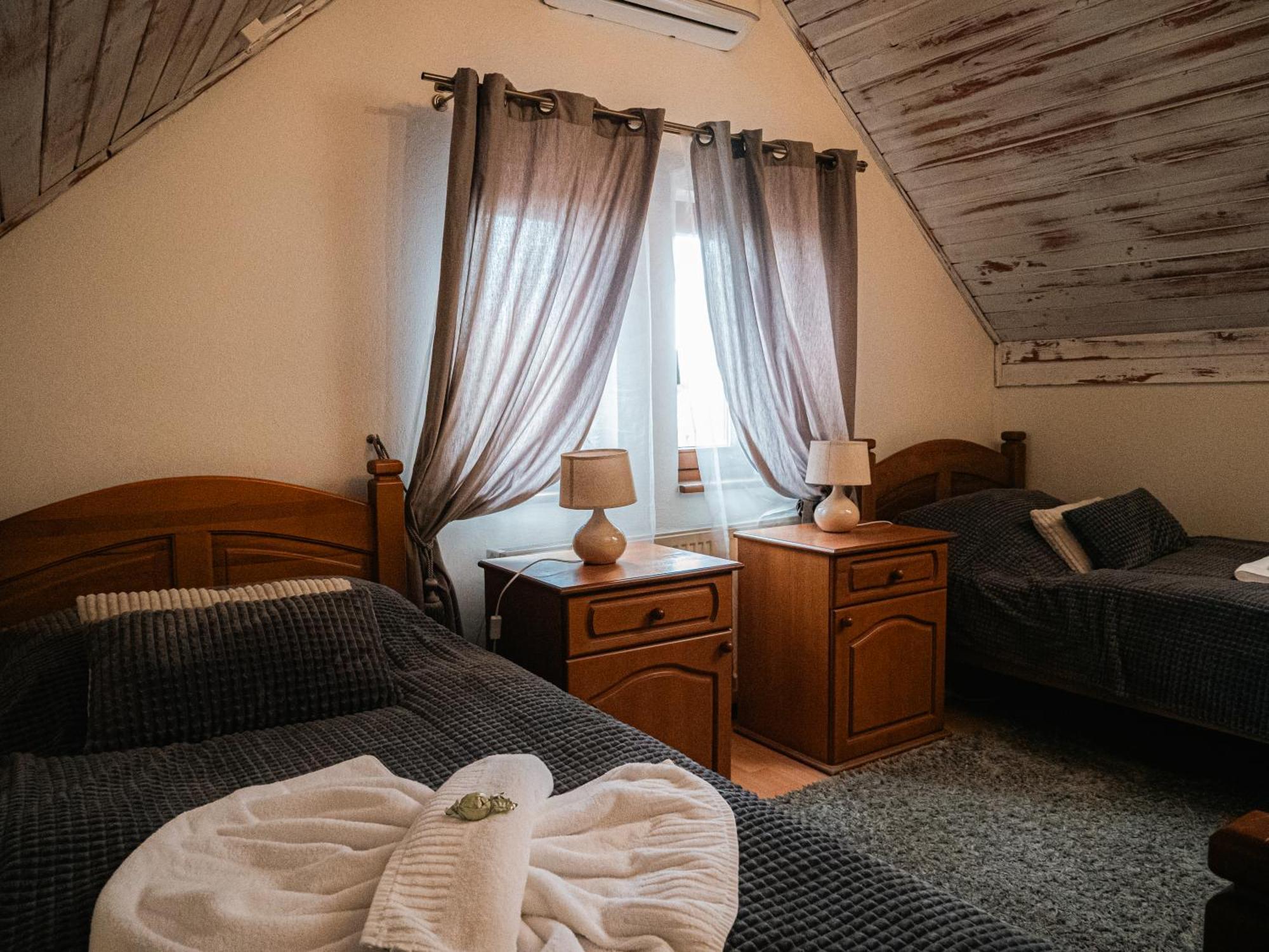 U Krba Hotel Нитра Екстериор снимка